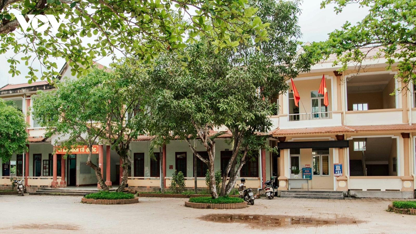 Xây trụ sở mới, không bán được trụ sở cũ gây nợ đọng, lãng phí