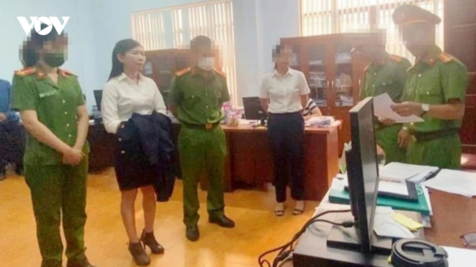 Nóng 24h: Một cán bộ thuế ở Kon Tum bị bắt vì nhận hối lộ