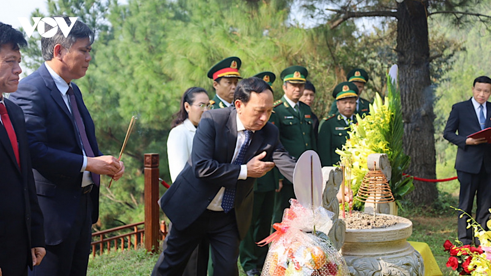 Lãnh đạo tỉnh Quảng Bình dâng hương, viếng mộ Đại tướng Võ Nguyên Giáp