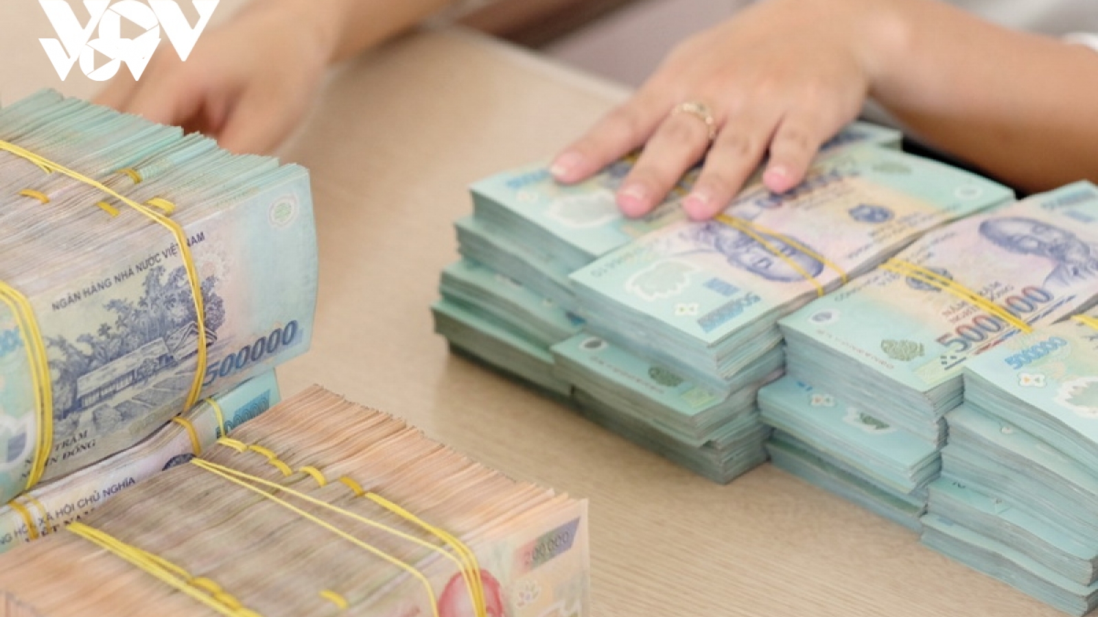 Nới room tín dụng liệu có giúp thị trường vốn đỡ "khát"?