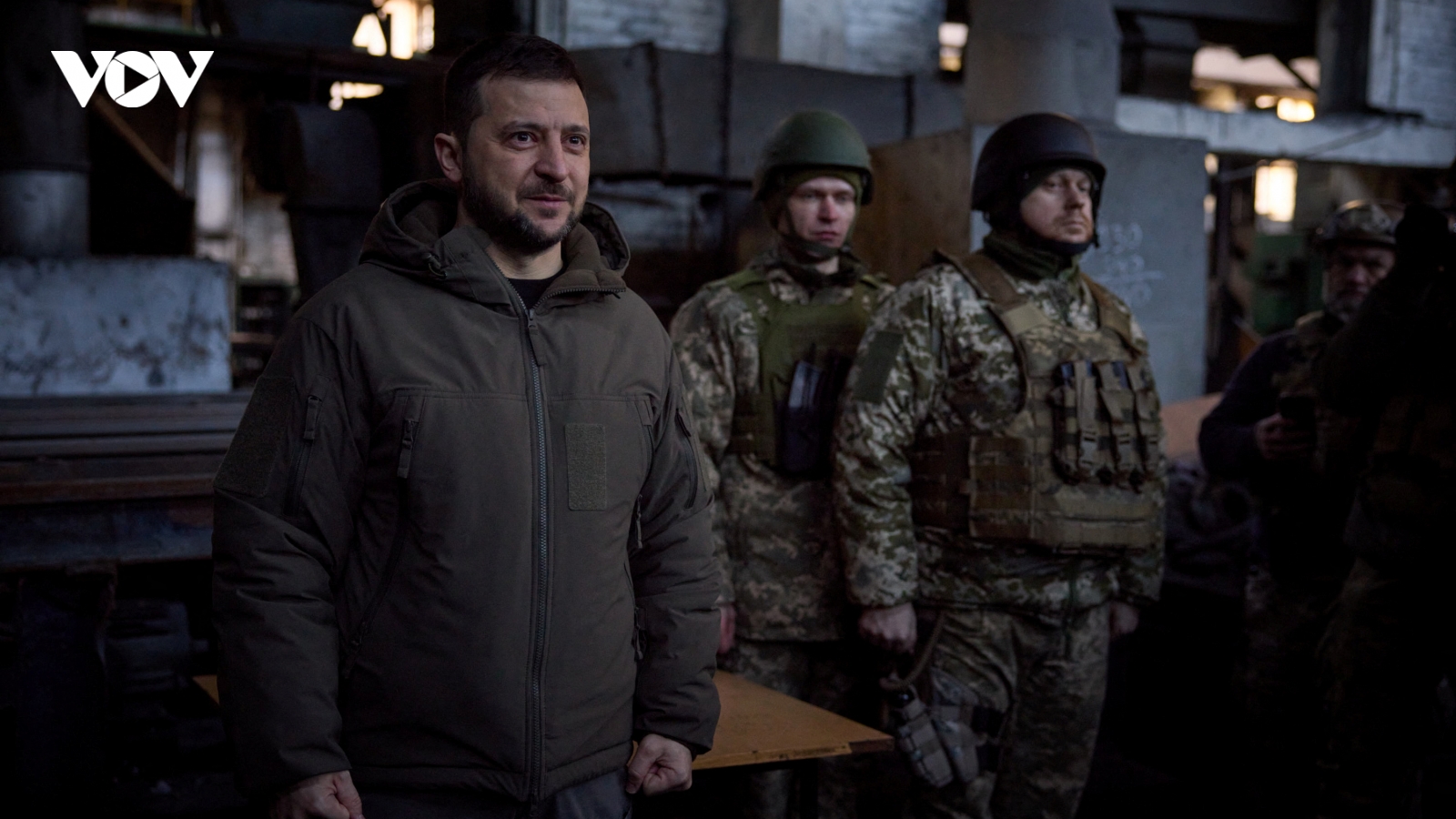 Ông Zelensky bất ngờ thị sát trận địa Bakhmut giữa lúc giao tranh ác liệt
