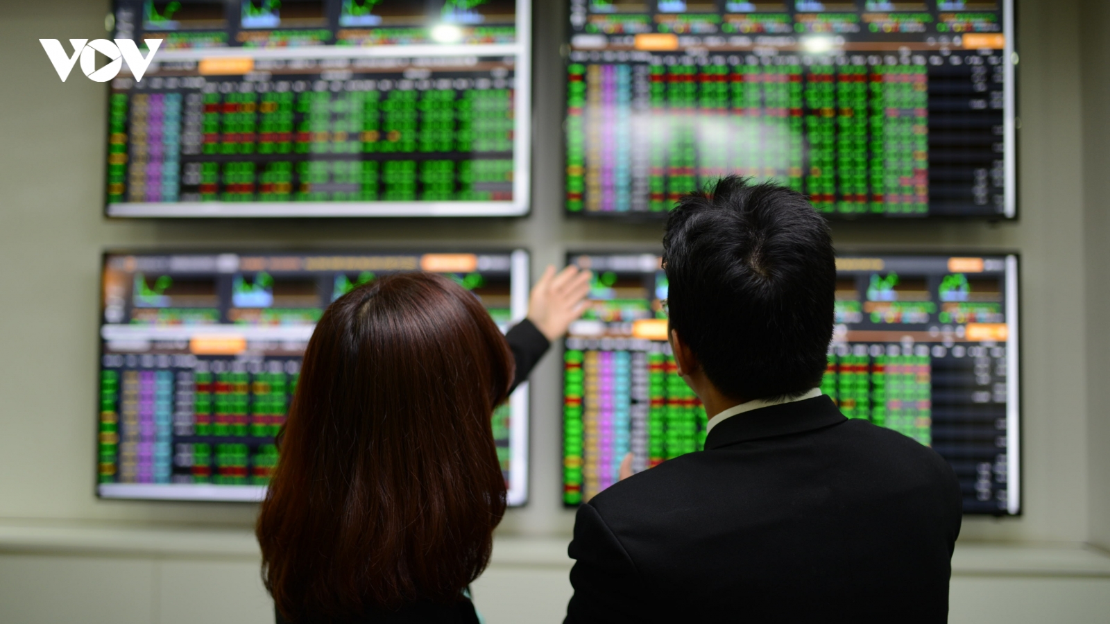 VN-Index có thể sẽ duy trì đà tăng với mức kháng cự gần nhất là 1.065 điểm