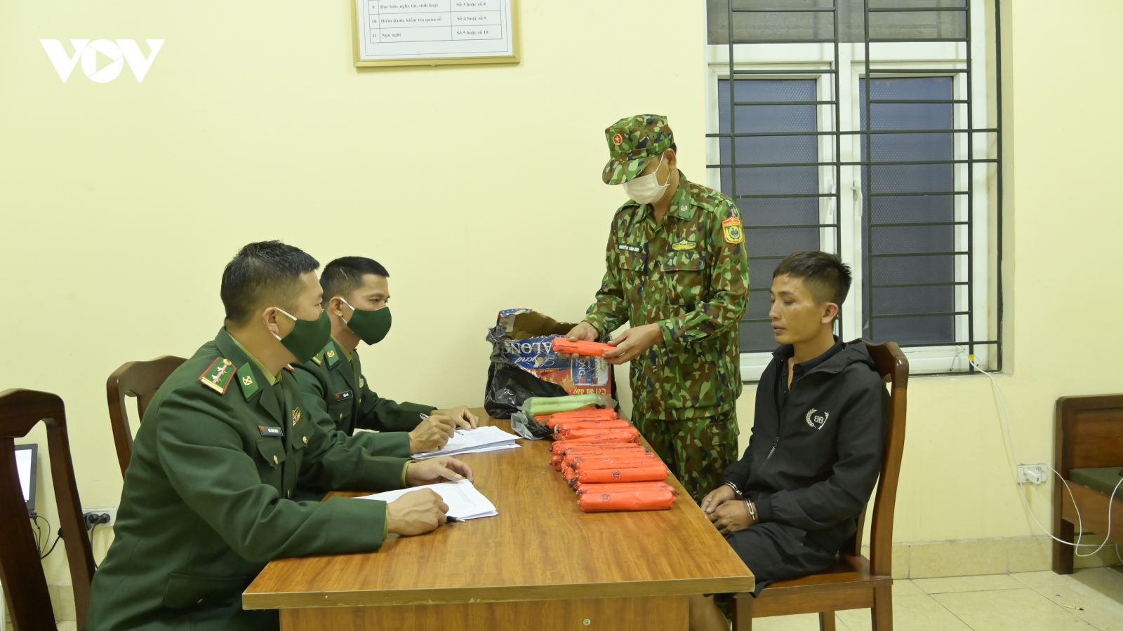 Hai đối tượng vận chuyển vật liệu nổ trái phép tại Quảng Ninh