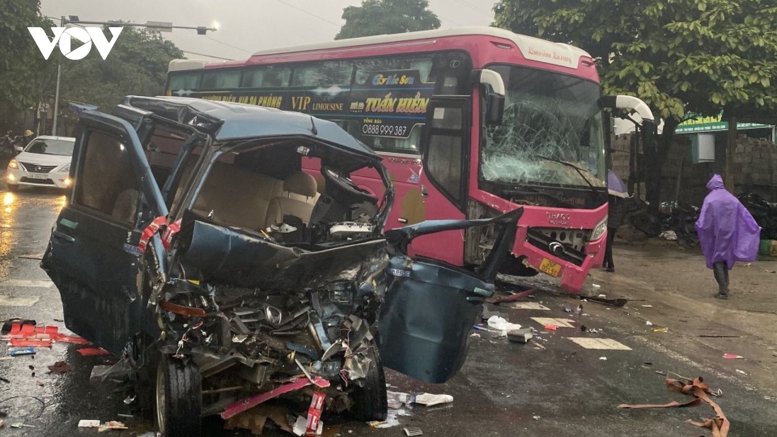 Tai nạn giao thông nghiêm trọng ở Hòa Bình khiến 2 người thương vong
