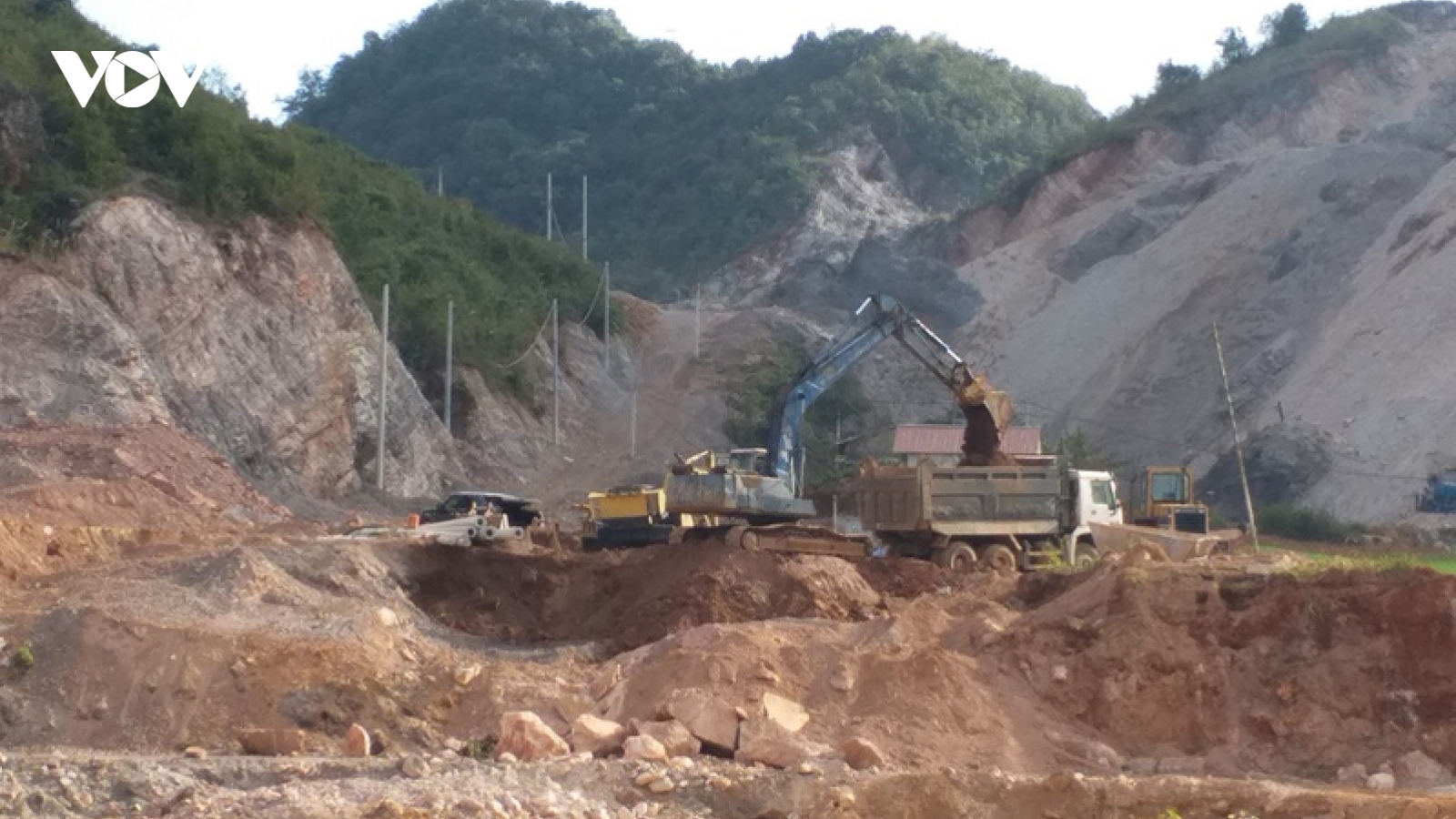 Bắt Giám đốc công ty khai thác khoáng sản thu lợi hơn 33 tỷ