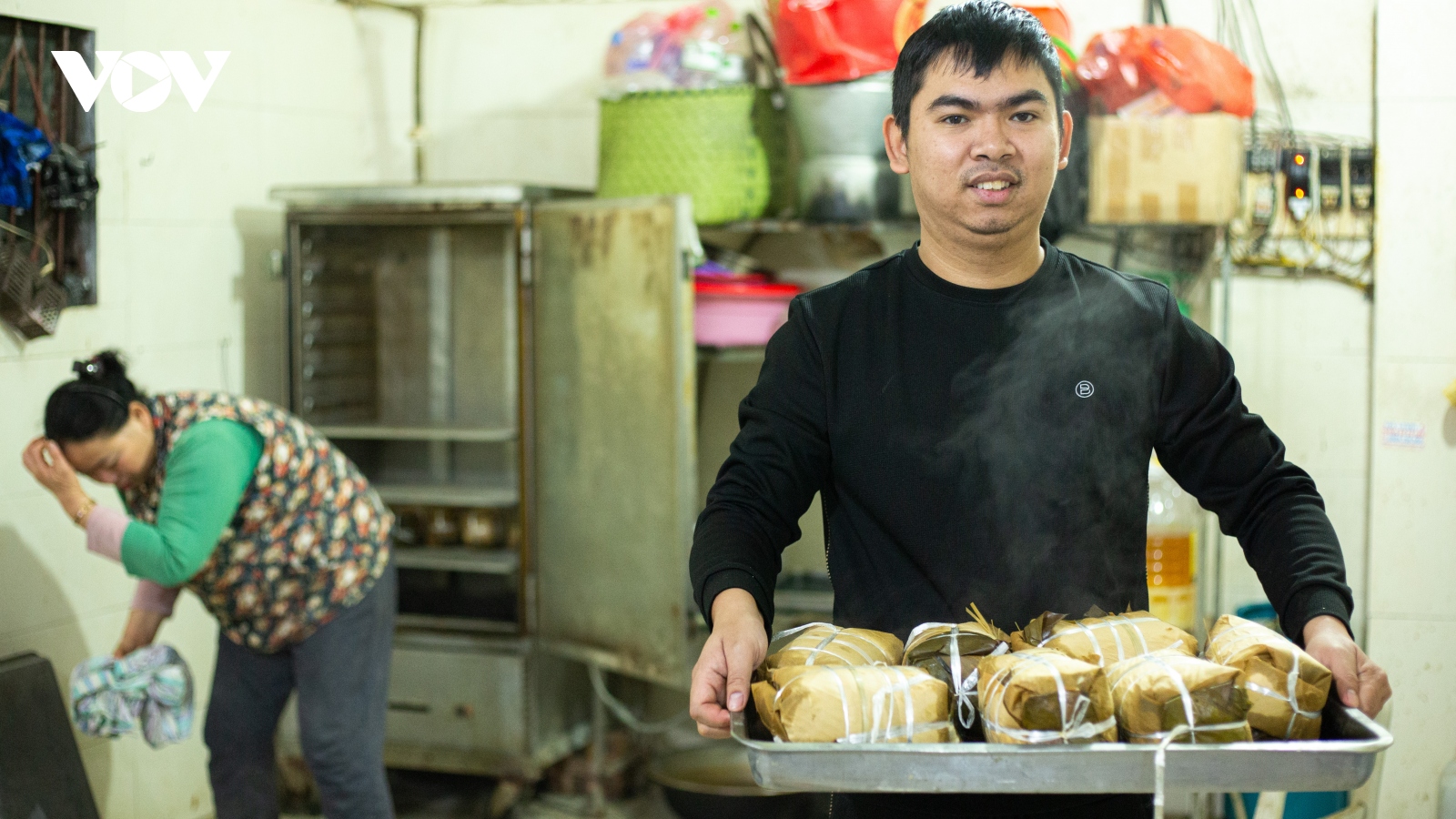 Làng nghề giò chả Hoàng Trung tất bật dịp Tết Nguyên đán