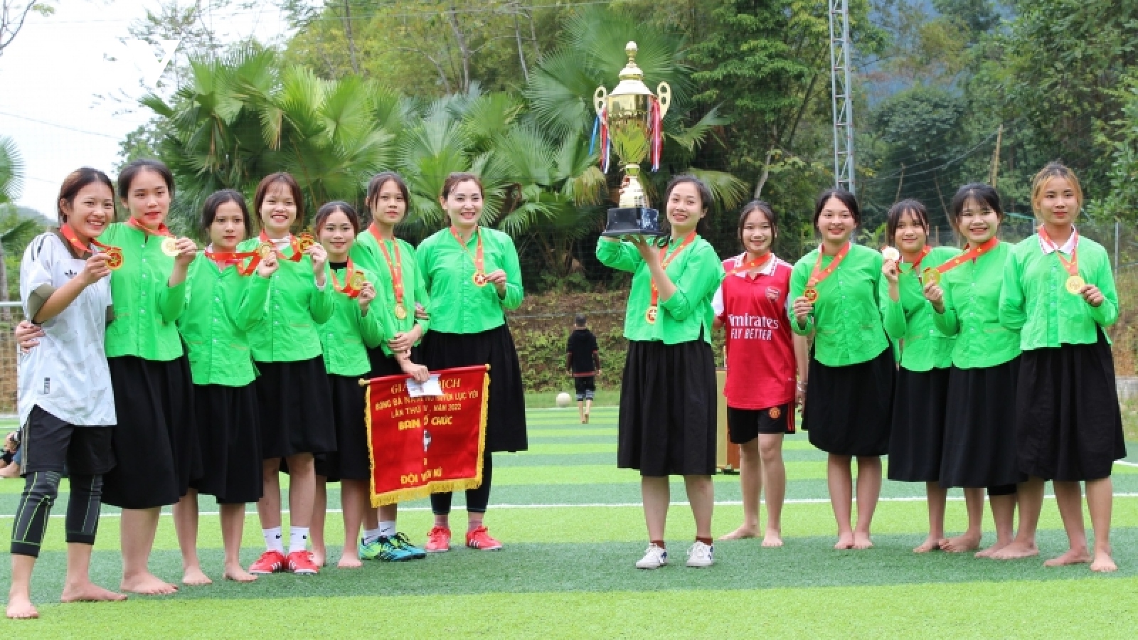Độc đáo bóng đá nữ lúc nông nhàn của chị em dân tộc Tày ở Lục Yên, Yên Bái