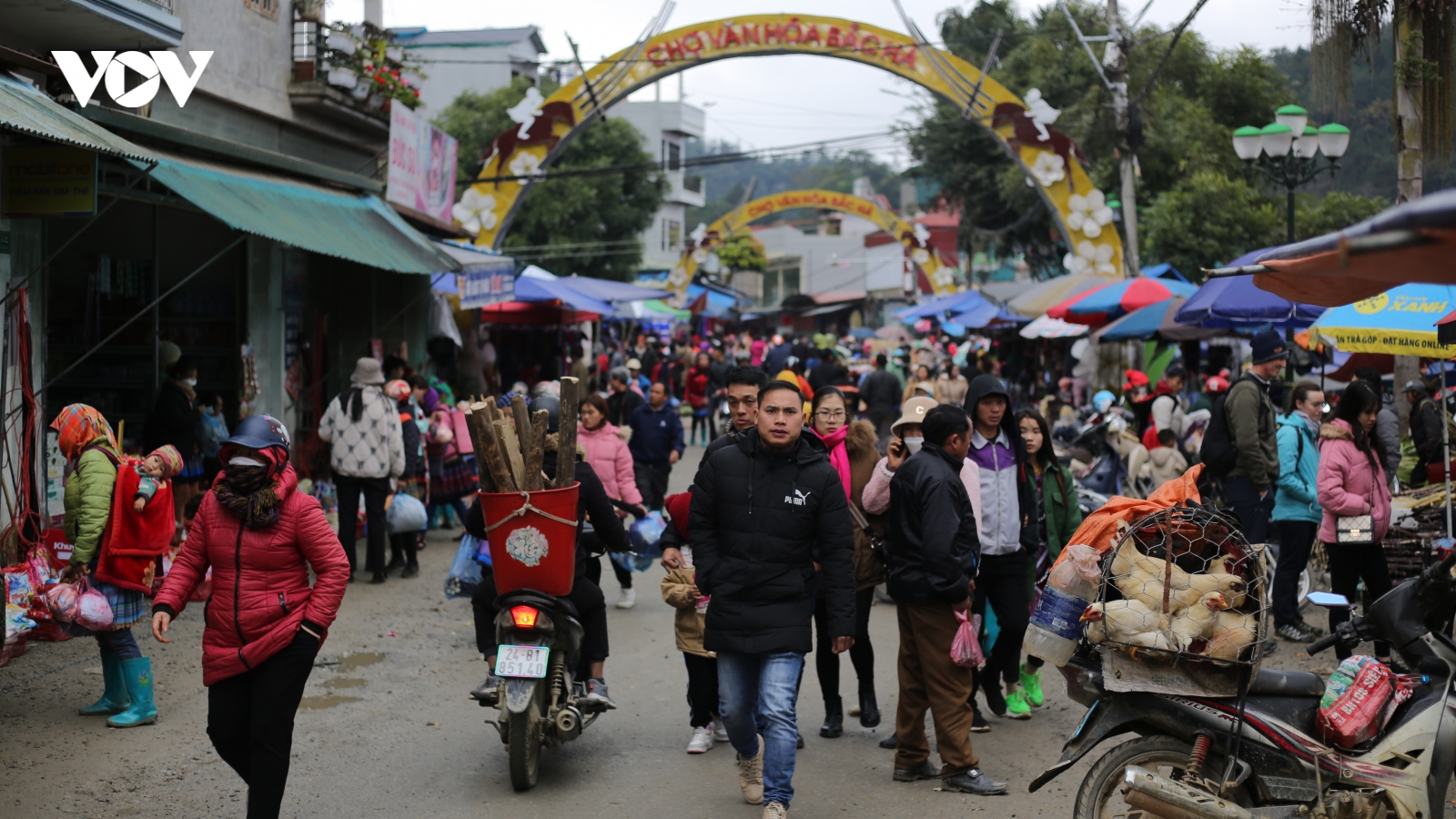 Chợ phiên Bắc Hà tấp nập du khách dịp nghỉ Tết Dương lịch 2023