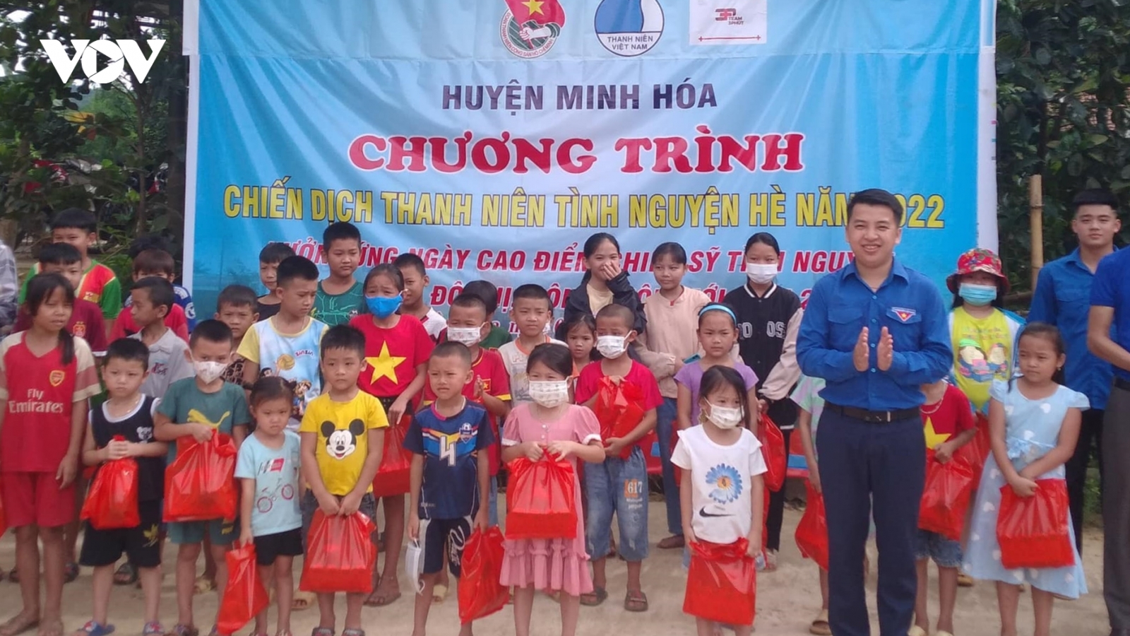 Bác sĩ trẻ “bỏ phố về quê” vì những người bệnh nghèo cùng cực