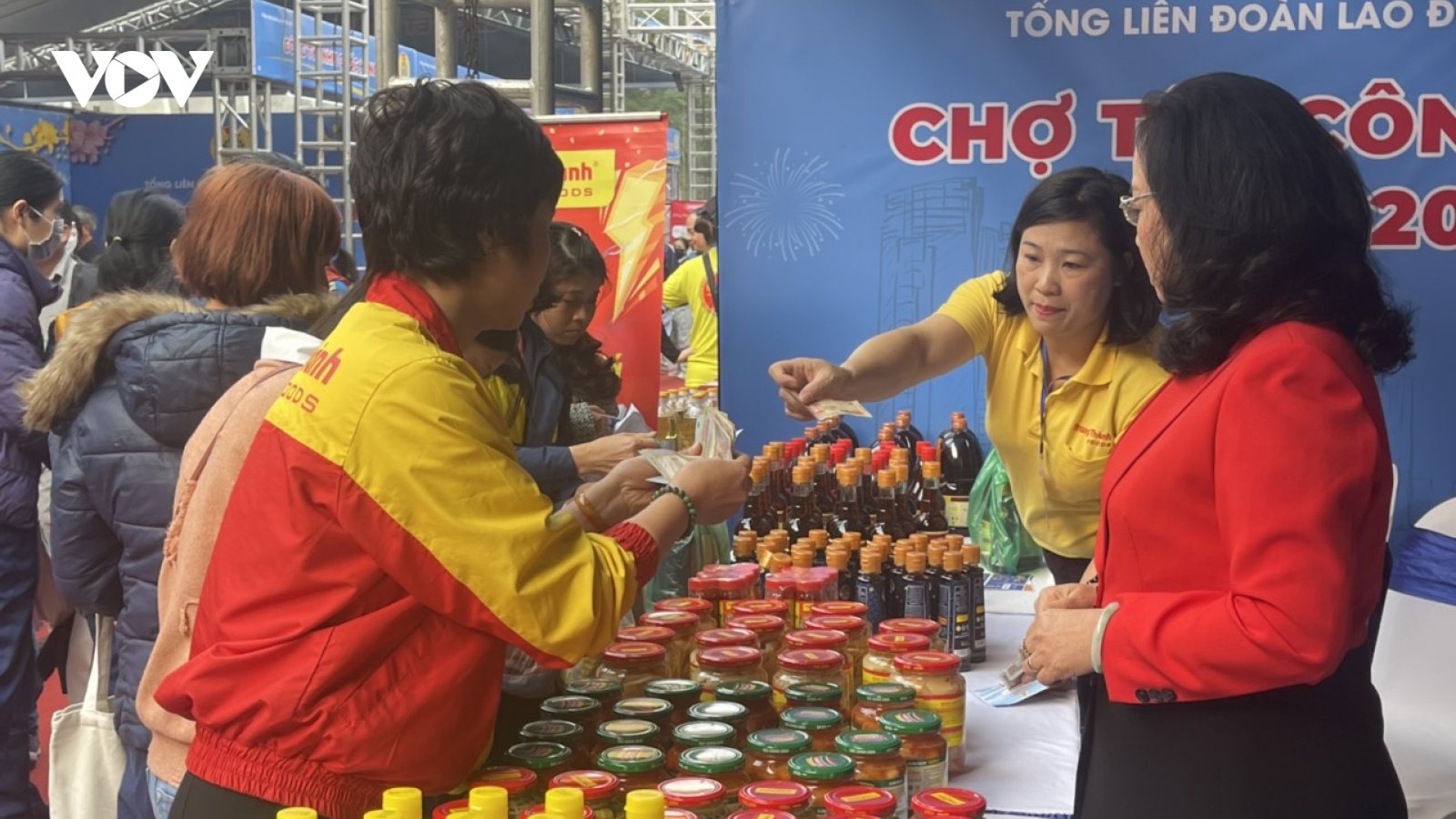 Hàng nghìn người lao động nhận phiếu mua hàng 0 đồng ở “Chợ Tết công đoàn”