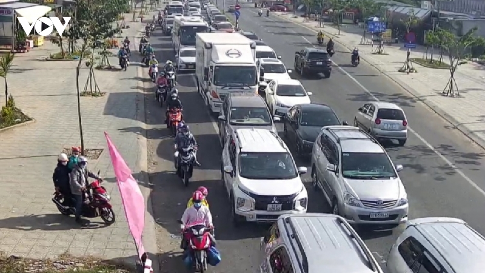 Kẹt xe cầu Rạch Miễu kéo dài, gây thiệt hại cho ngành du lịch