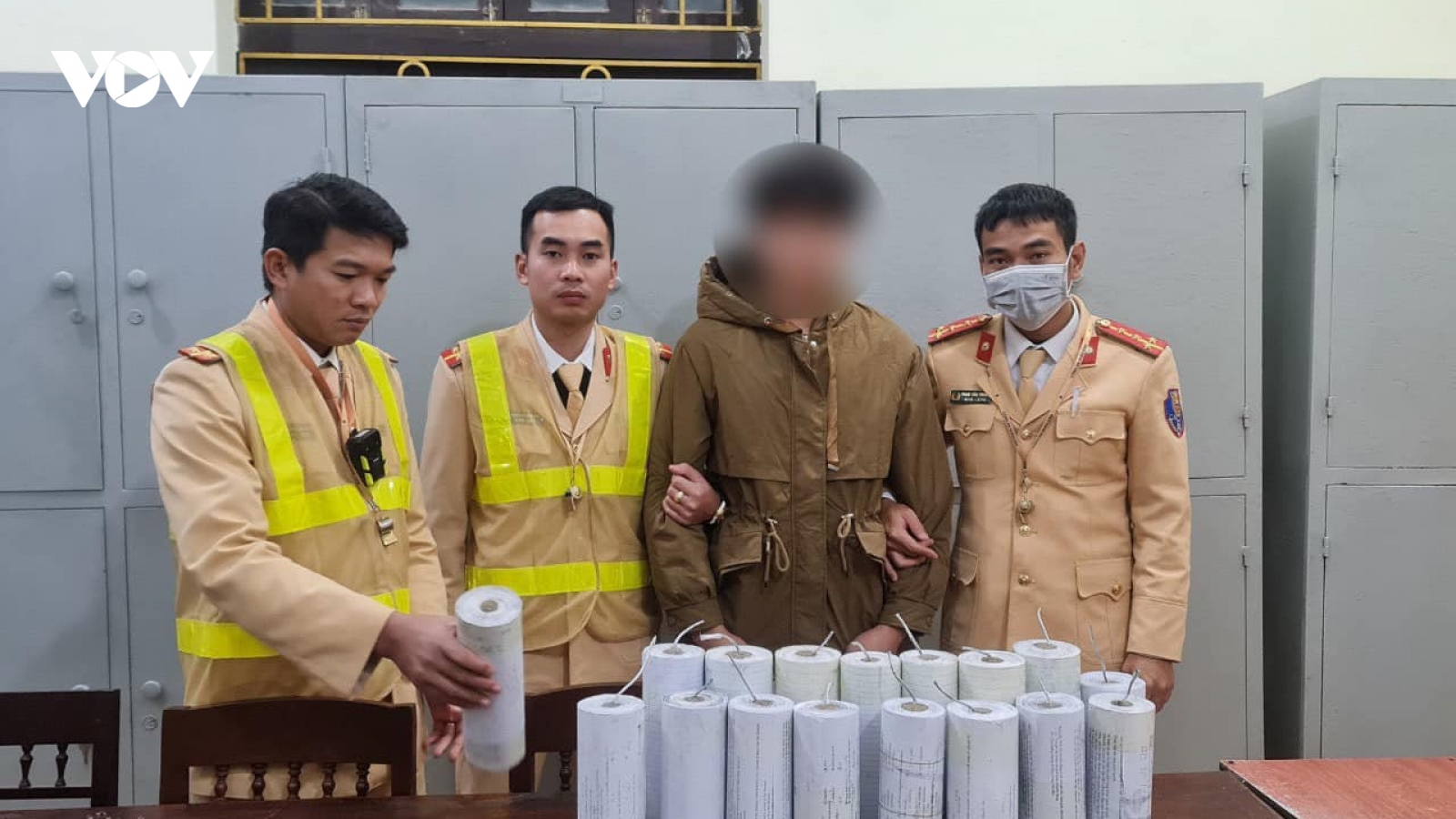 Phát hiện hàng loạt học sinh mua nguyên liệu để tự chế pháo nổ với số lượng lớn