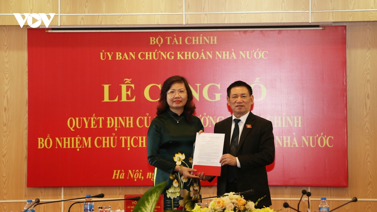 Trao quyết định bổ nhiệm Chủ tịch Ủy ban Chứng khoán Nhà nước