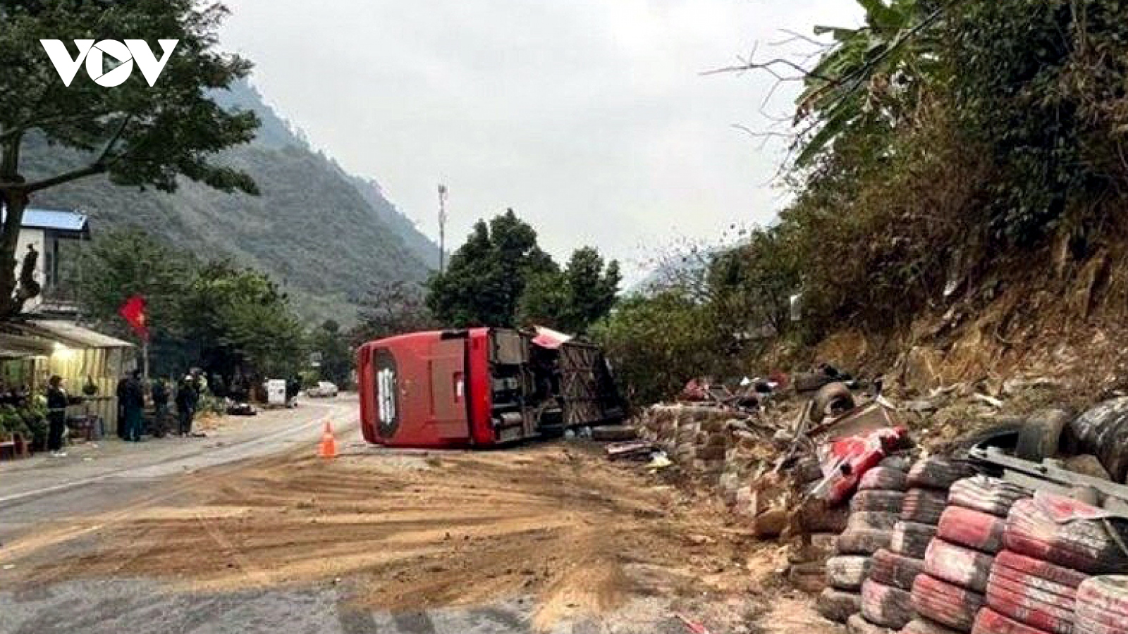 Vụ xe khách gây tai nạn khiến 3 người tử vong: Bắt tạm giam chủ và lái xe