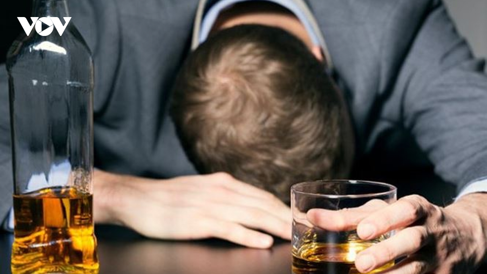 Lưu ý khi uống rượu ngày Tết để tránh ảnh hưởng đến sức khỏe