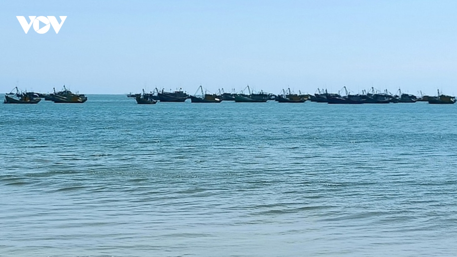 Bình Thuận khẩn trương tìm kiếm 4 thuyền viên bị mất tích trên biển