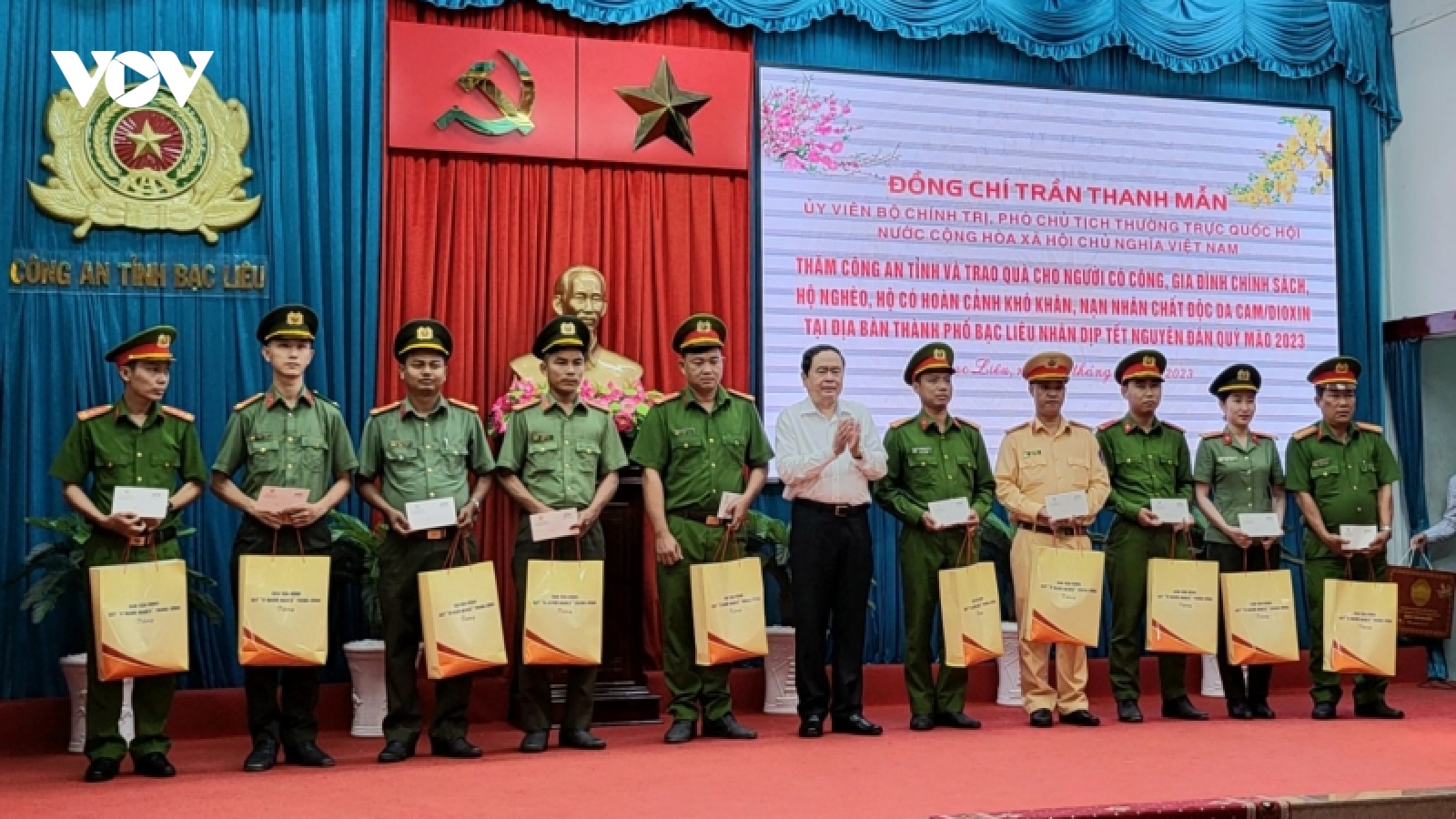 Phó Chủ tịch Thường trực Quốc hội thăm và tặng quà Tết tại Bạc Liêu