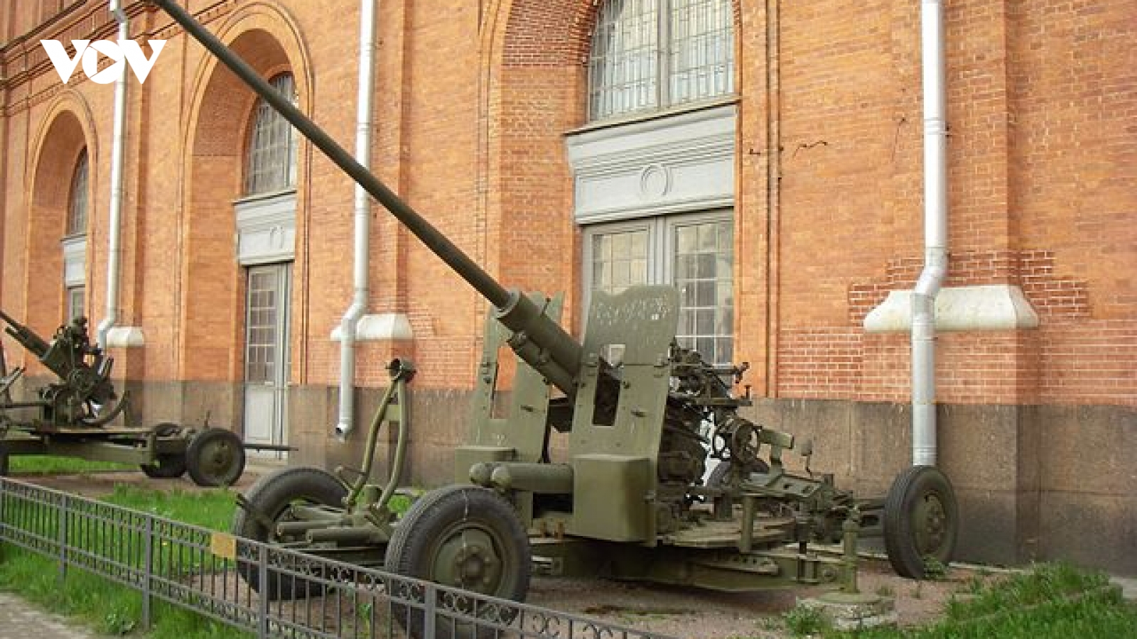 Binh sỹ Ukraine khai hỏa pháo phòng không S-60 vào mục tiêu trên chiến trường