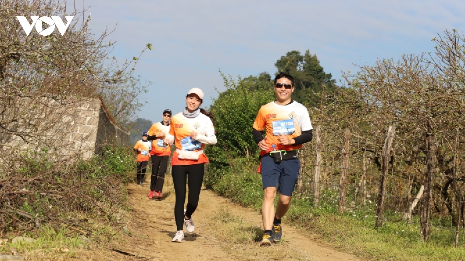 Gần 3.500 vận động viên tham gia giải chạy trên cao nguyên Mộc Châu