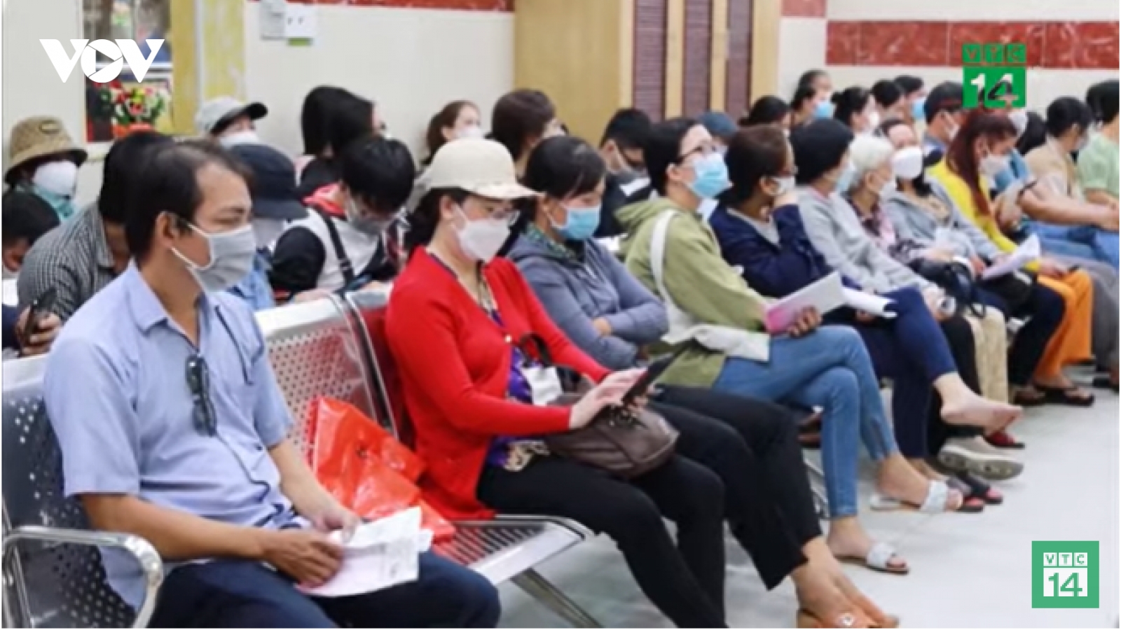 Hàng nghìn người đến bệnh viện điều trị da sau Tết
