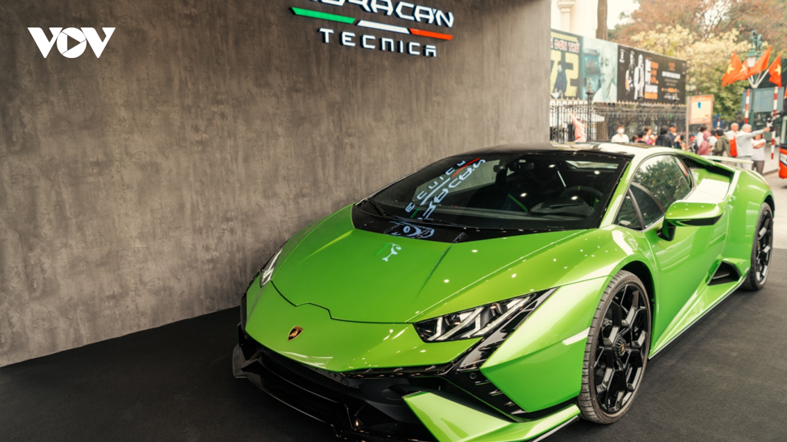 Cận cảnh Lamborghini Huracan Tecnica giá gần 20 tỷ đồng tại Hà Nội