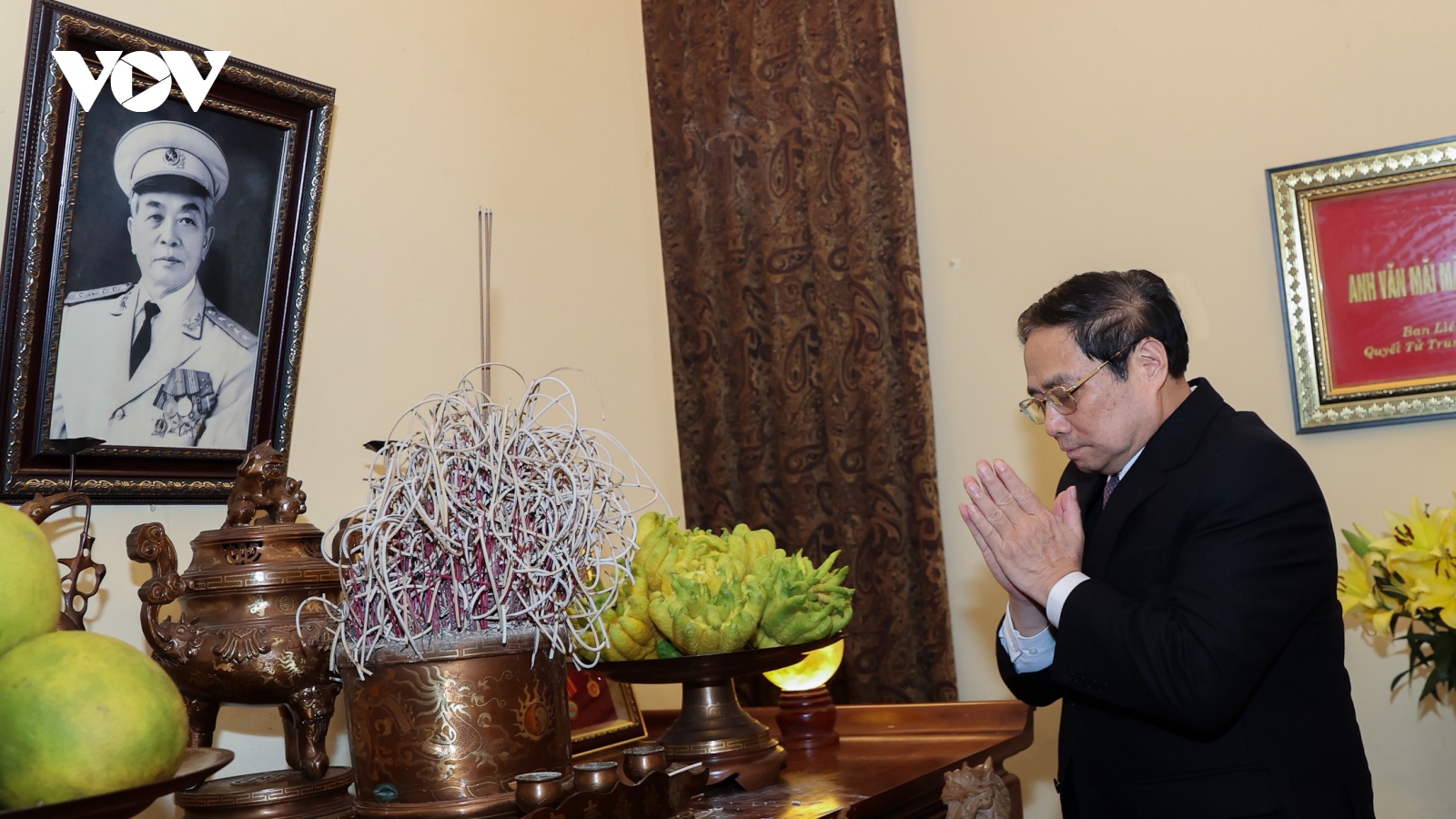 Thủ tướng dâng hương cố Thủ tướng Phạm Văn Đồng và Đại tướng Võ Nguyên Giáp 