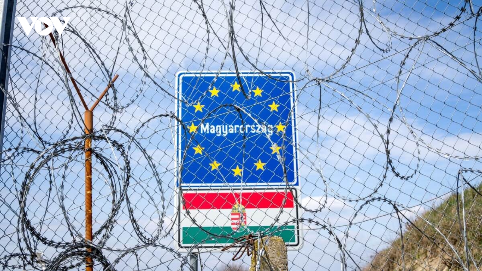 Hungary nỗ lực giải quyết áp lực di cư kép