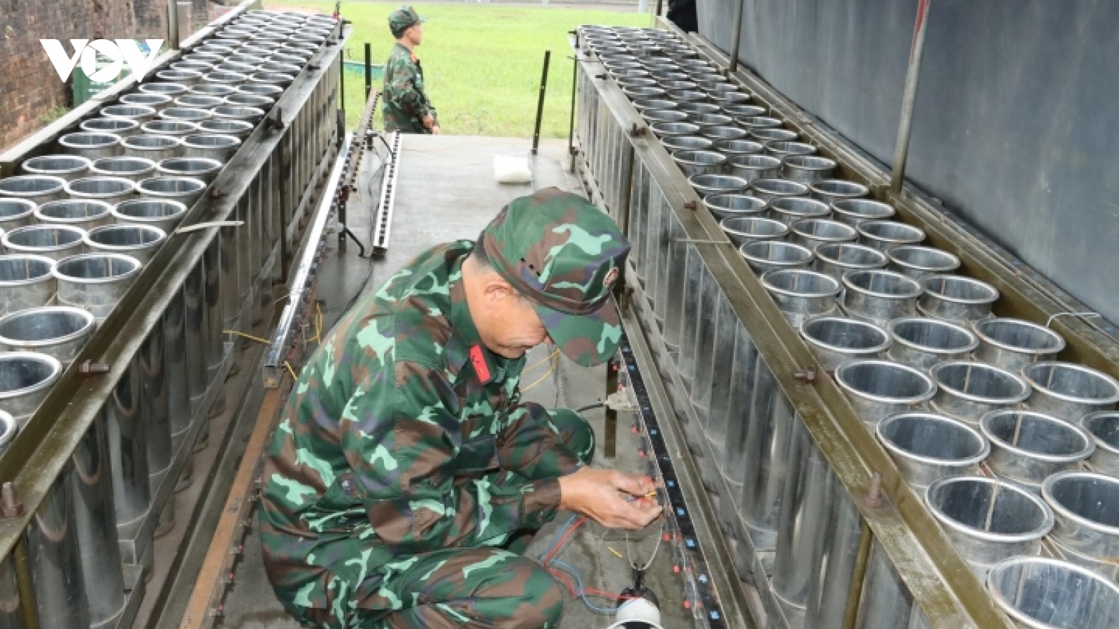 Cận cảnh 'trận địa' pháo hoa sẵn sàng đón giao thừa ở Huế