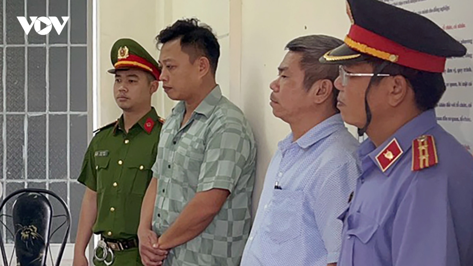 Khởi tố phó chánh văn phòng huyện ở Khánh Hòa về tội nhận hối lộ