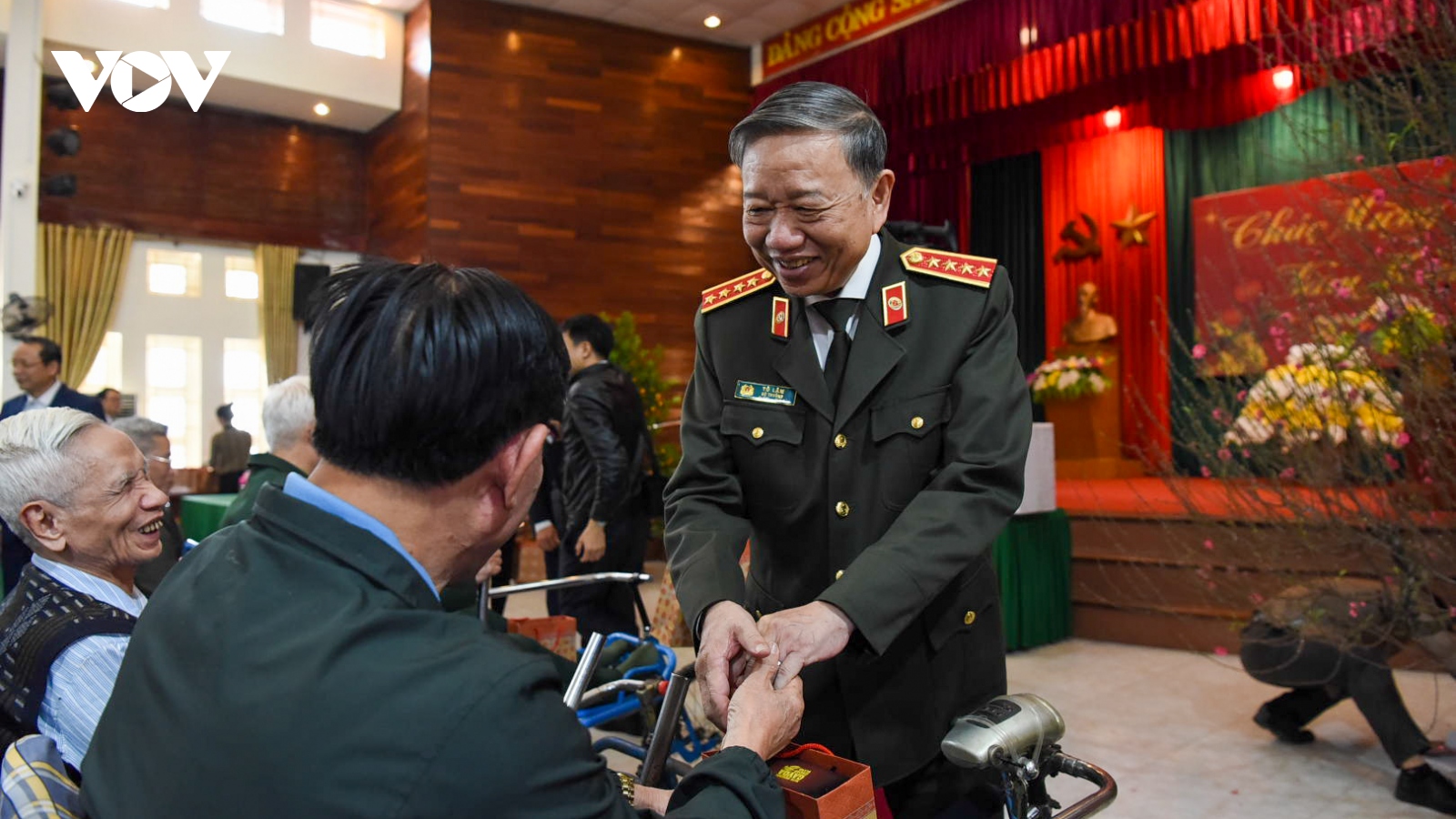 Bộ trưởng Tô Lâm thăm Trung tâm điều dưỡng thương binh Thuận Thành