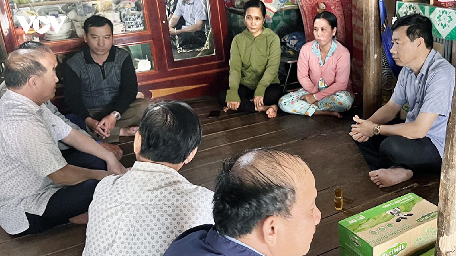 Hy vọng phép màu xảy ra với bé trai lọt xuống trụ bê tông rỗng, sâu 35m
