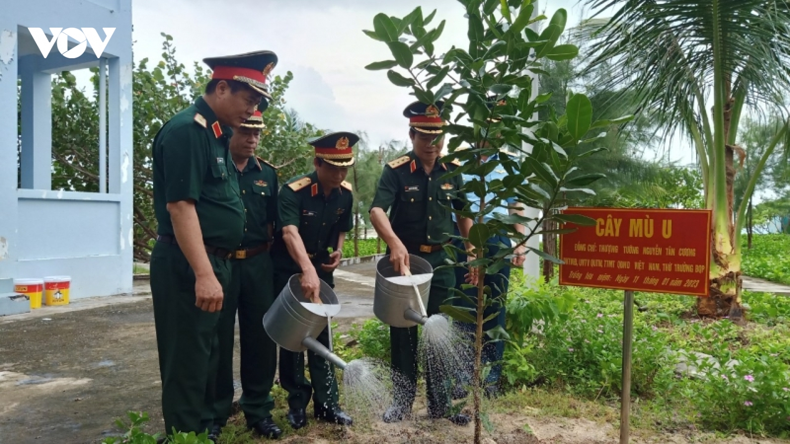 Đoàn công tác Bộ Quốc phòng kiểm tra, chúc Tết tại Quần đảo Trường Sa