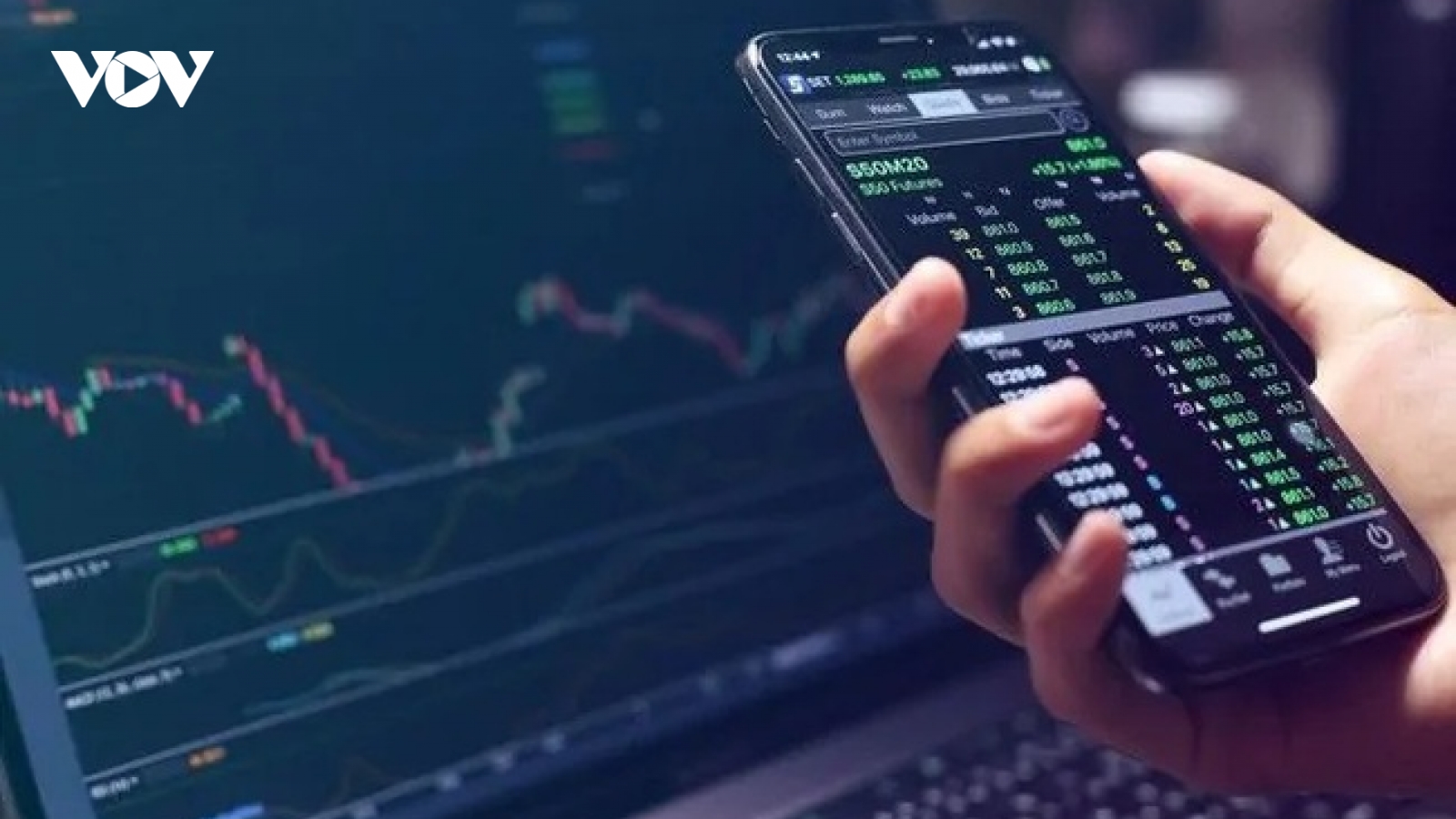 VN-Index tăng điểm trở lại và thử thách vùng kháng cự gần 1.060-1.070 điểm
