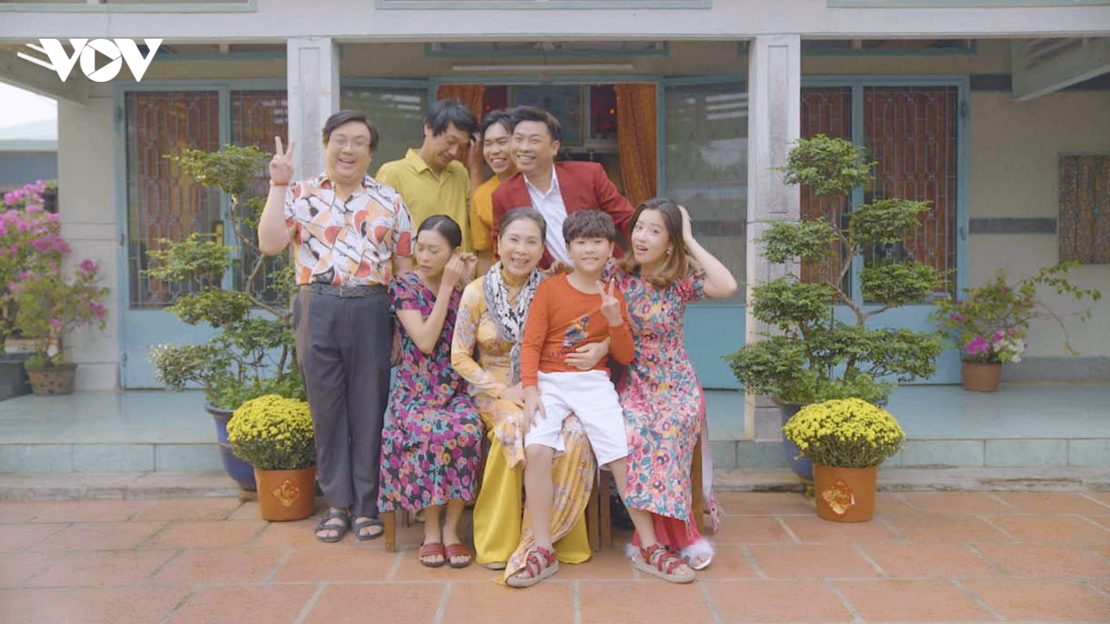 Minh Dự gây bất ngờ với phim ngắn Tết "Chuyện nhà Tí: Áo mới"