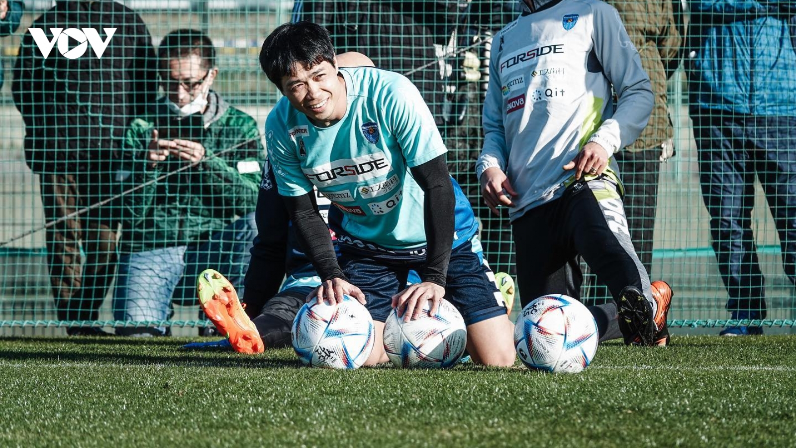 Công Phượng cười rạng rỡ trong buổi tập đầu tiên ở Yokohama FC