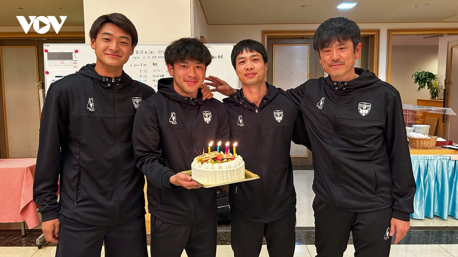 Công Phượng đón sinh nhật sớm cùng Yokohama FC