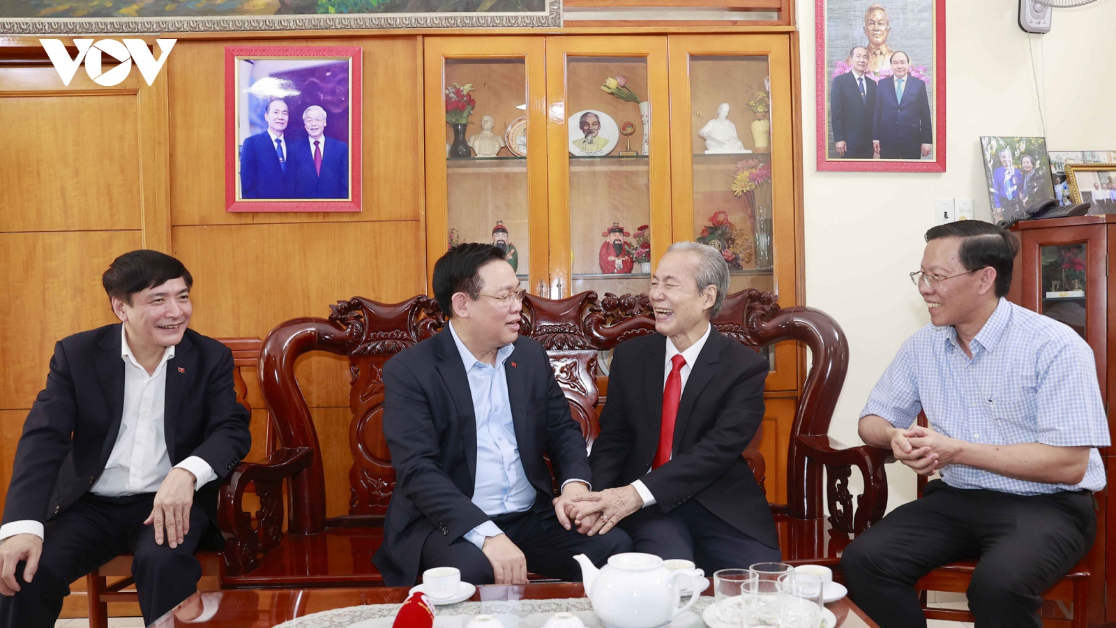 Chủ tịch Quốc hội Vương Đình Huệ tri ân cố Chủ tịch Quốc hội Nguyễn Hữu Thọ