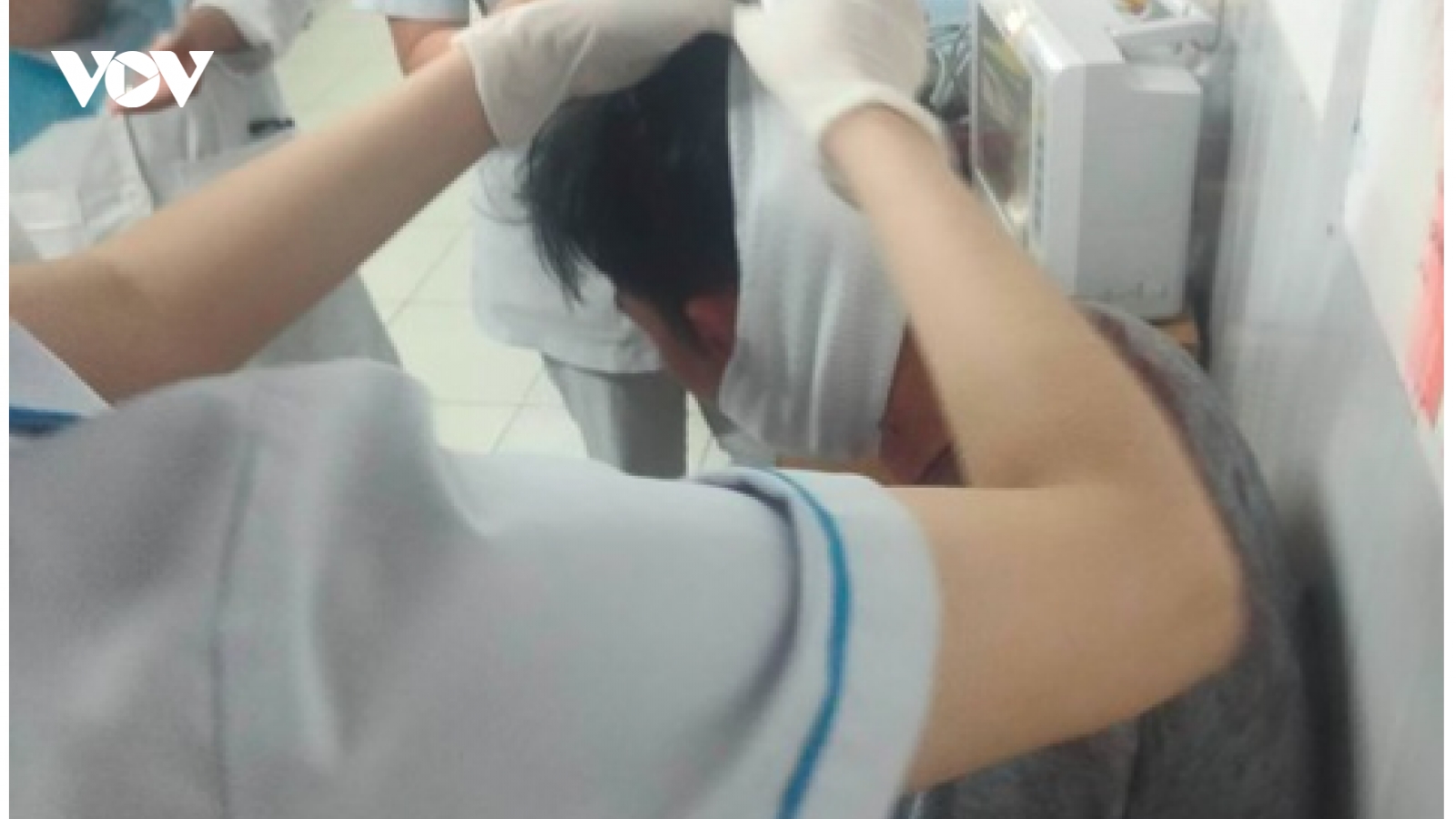 Hát hò gây ồn ào, nhóm thanh niên còn đánh hội đồng cặp vợ chồng