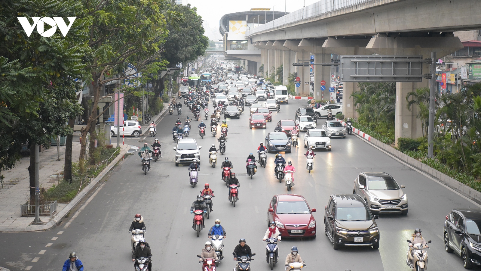 Giao thông Hà Nội thông thoáng trong ngày đầu tiên đi làm sau kỳ nghỉ Tết