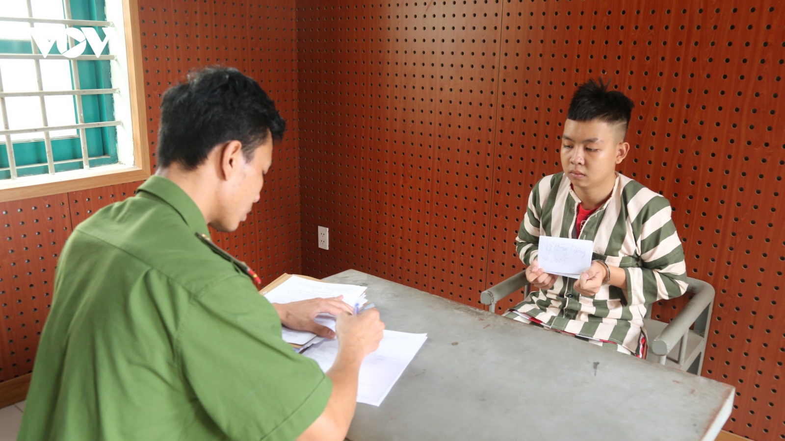 Công an Bình Dương tạm giữ nhóm đối tượng mua bán người