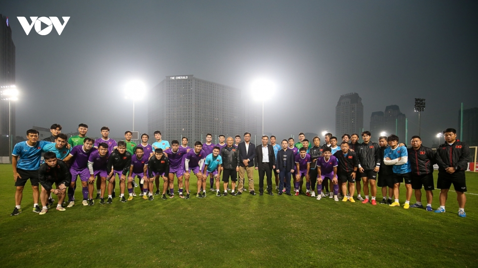 Lãnh đạo Tổng cục TDTT và VFF động viên ĐT Việt Nam trước chung kết AFF Cup 2022