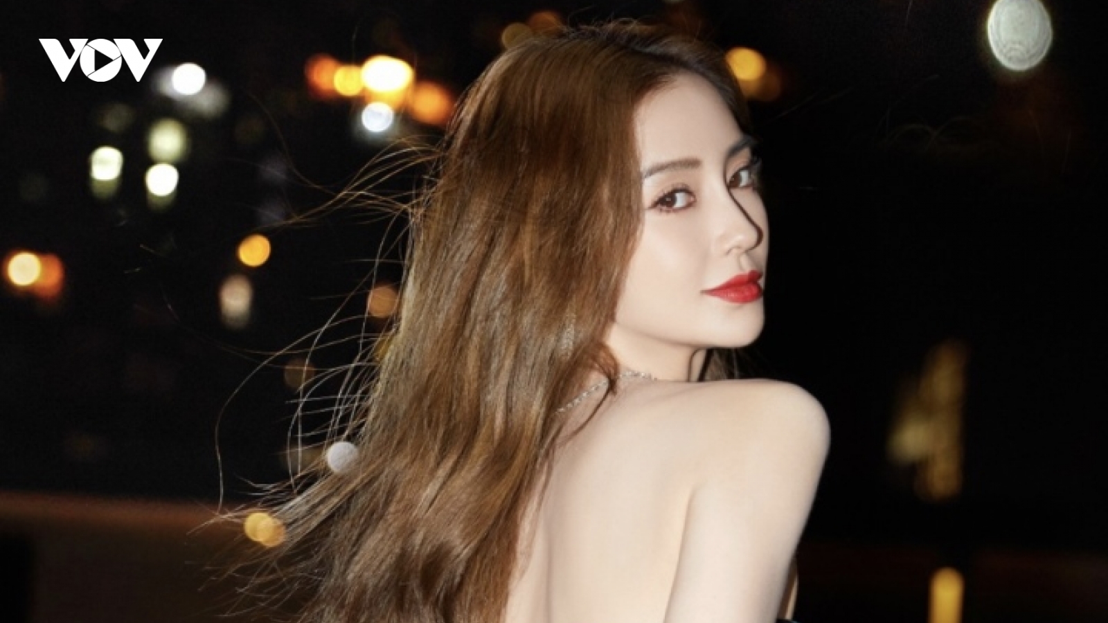 Angelababy bị quay lưng