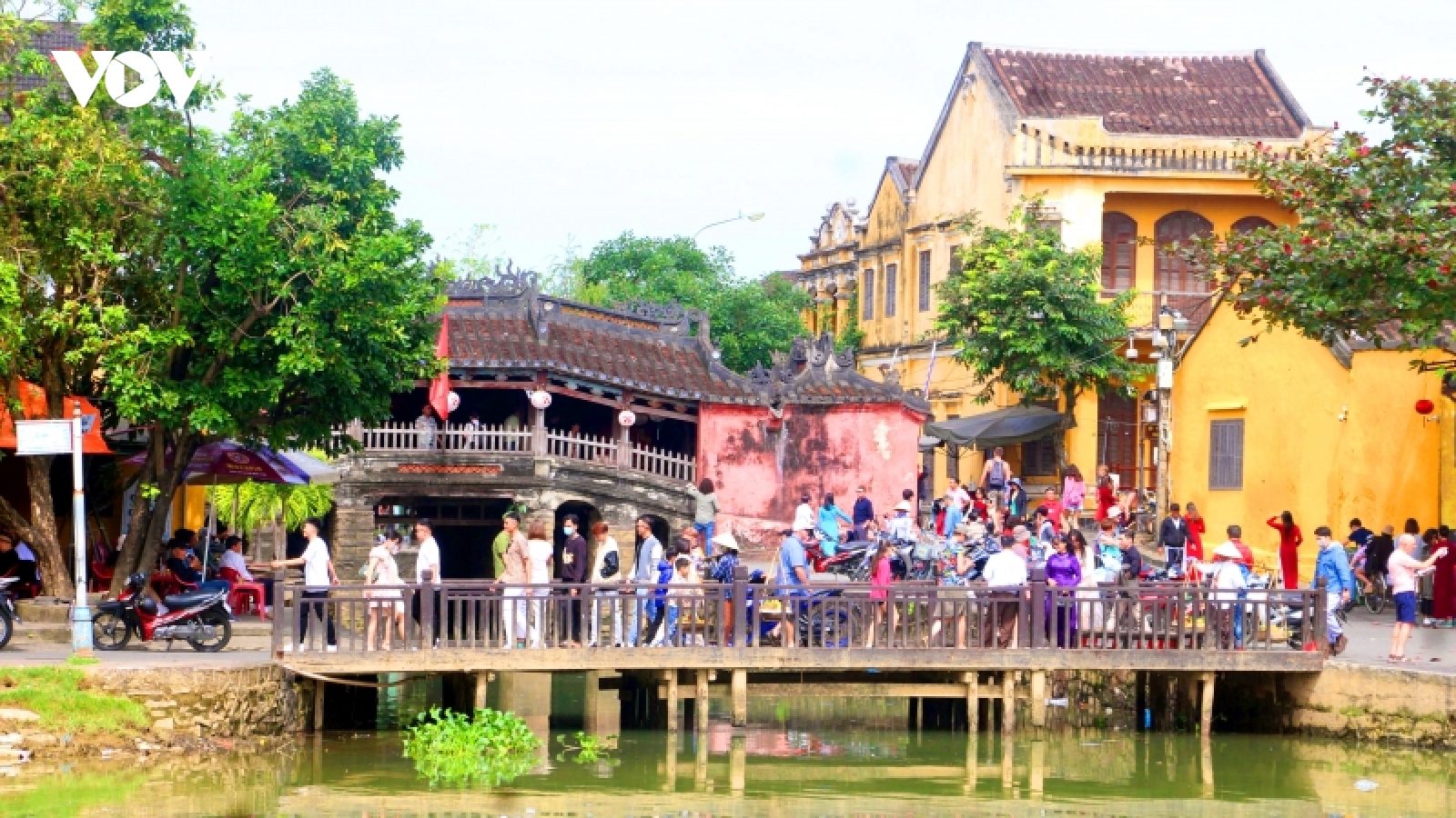 Phố cổ Hội An mỗi ngày đón hơn 40.000 lượt khách du xuân