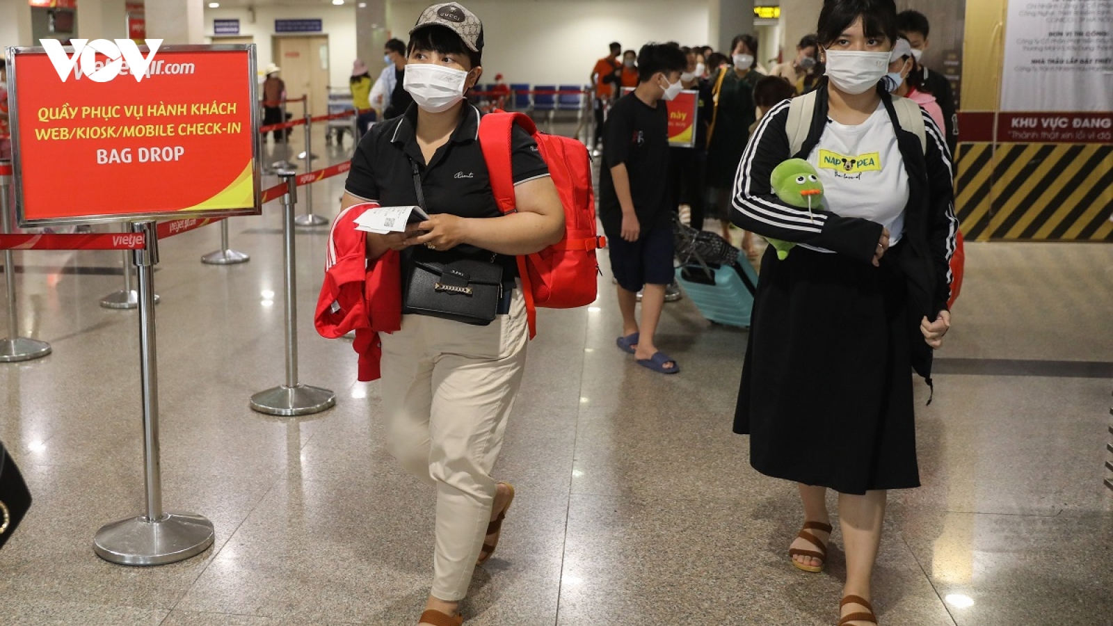 Vietjet chở miễn phí trẻ mồ côi do Covid-19 về nhà ăn Tết