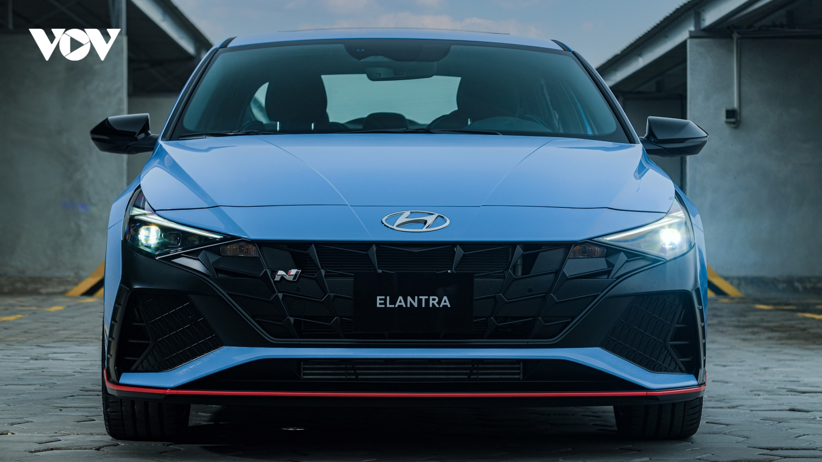 “Xe đua đường phố” Hyundai Elantra N được giới thiệu và trưng bày tại Việt Nam