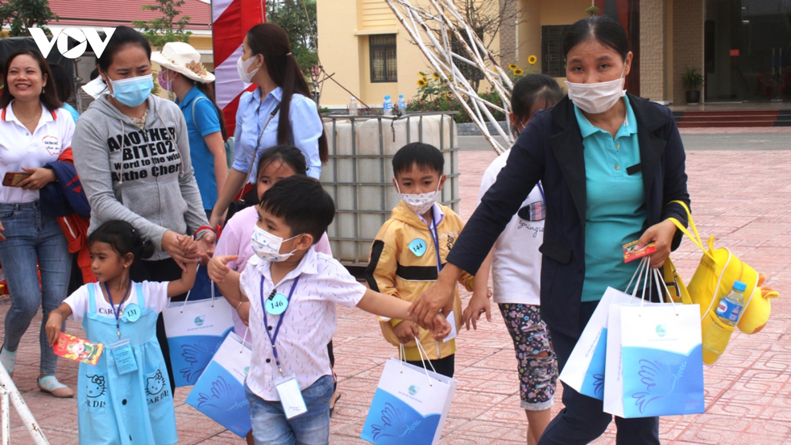 Đem Tết đến cho trẻ mồ côi vì COVID- 19