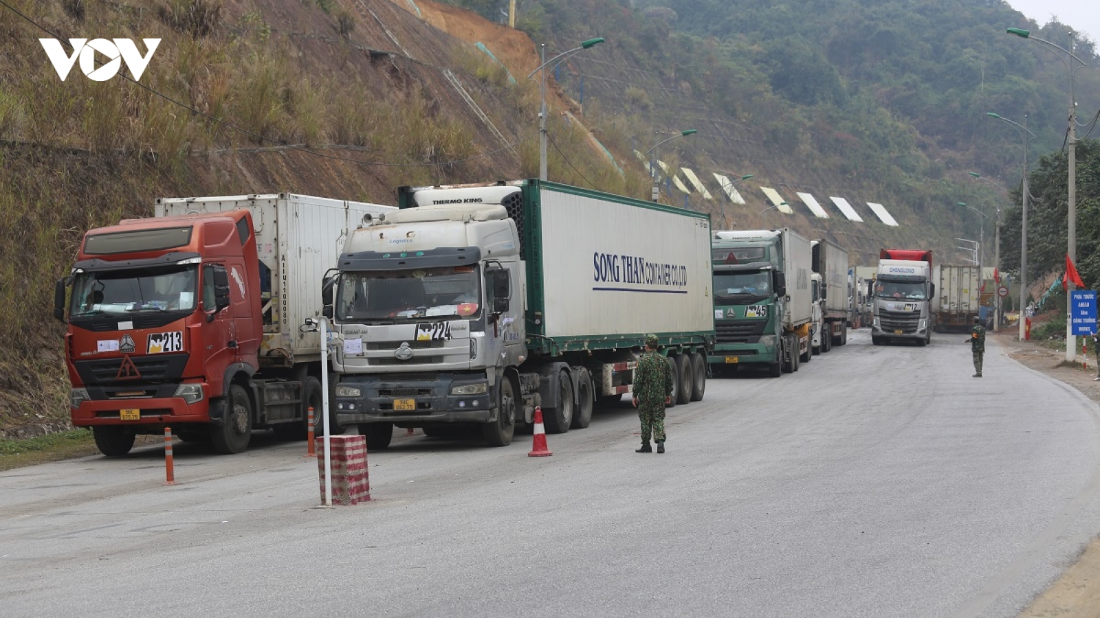 Lạng Sơn nhộn nhịp hoạt động xuất nhập khẩu đầu năm mới