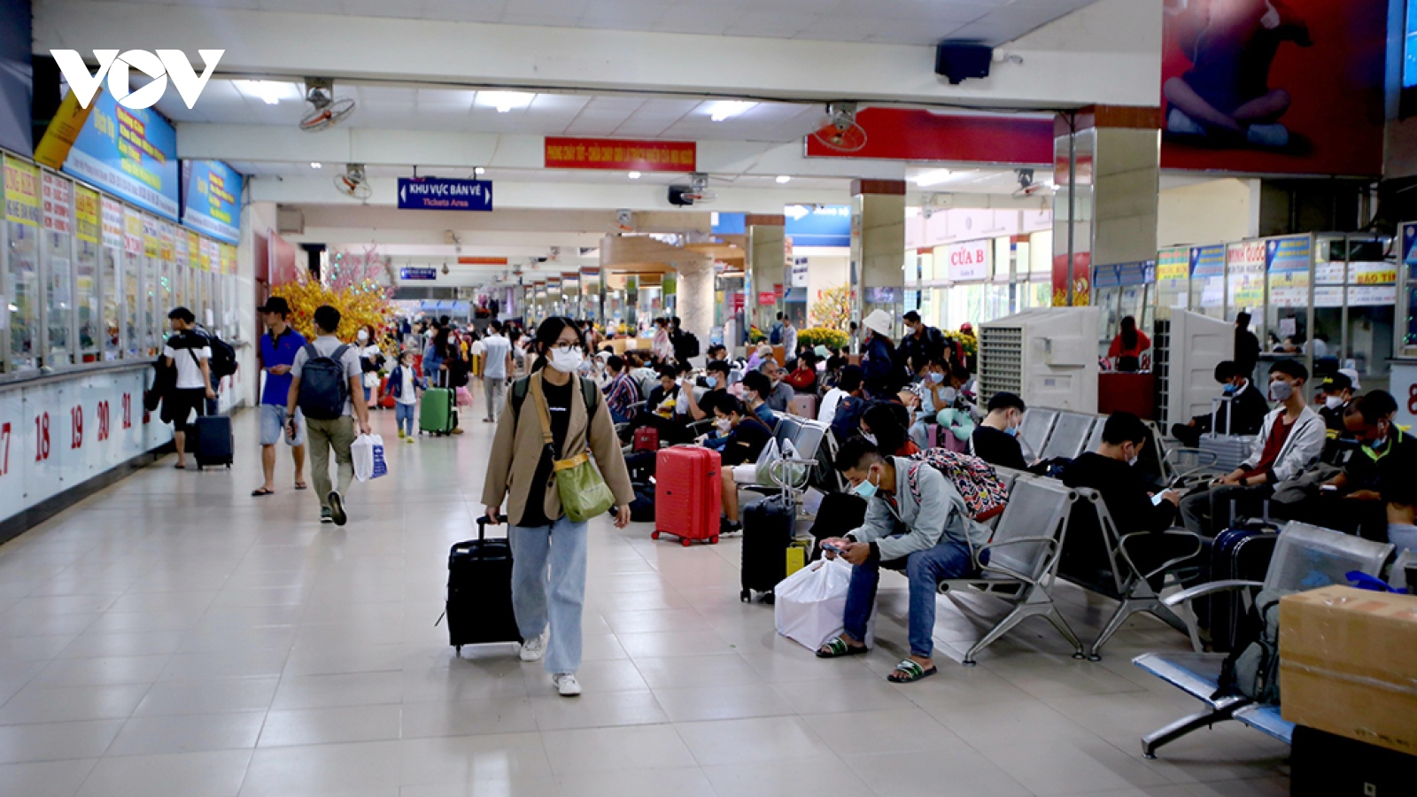 Hơn 130 ngàn người rời TP HCM với 895 chuyến bay