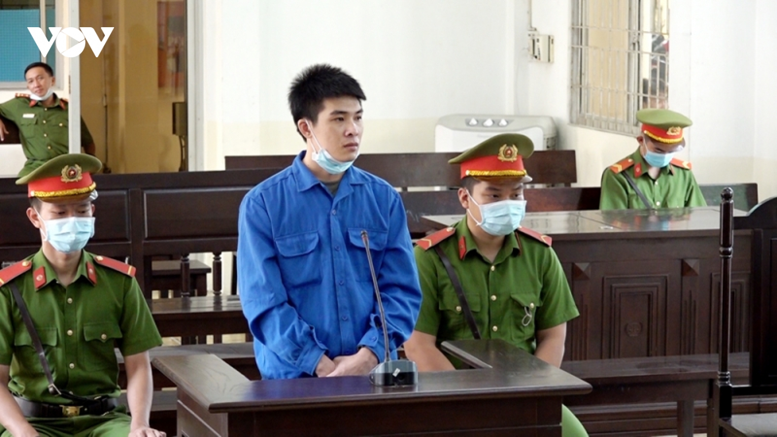 Án tù chung thân cho kẻ vận chuyển ma tuý và súng quân dụng qua biên giới 