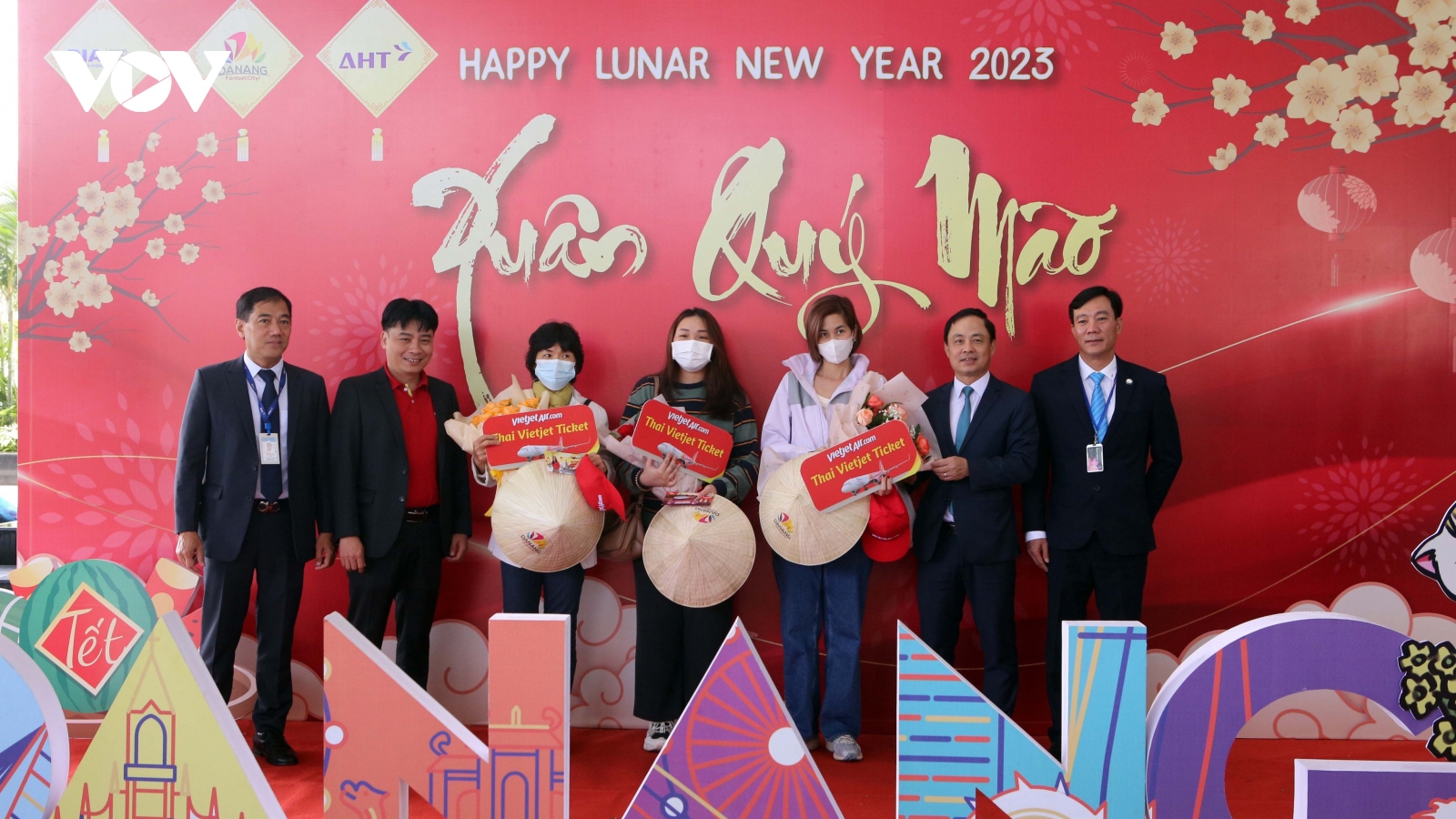 Đà Nẵng đón 335 du khách “xông đất”